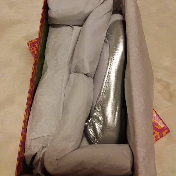 Tory Burch 'Reva' Ballet Flat - Picture 7 of 7